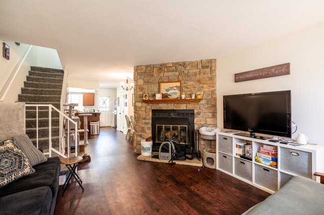 Building Photo - 3612 Queen Anne Way