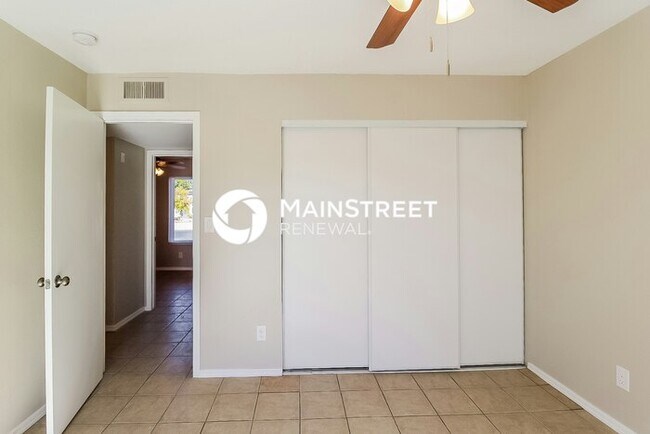 Building Photo - 3 Bedroom Pet-Friendly Home in MESA, AZ with Main Street Renewal