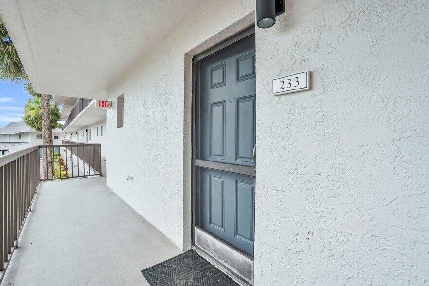 Building Photo - 600 Neapolitan Way