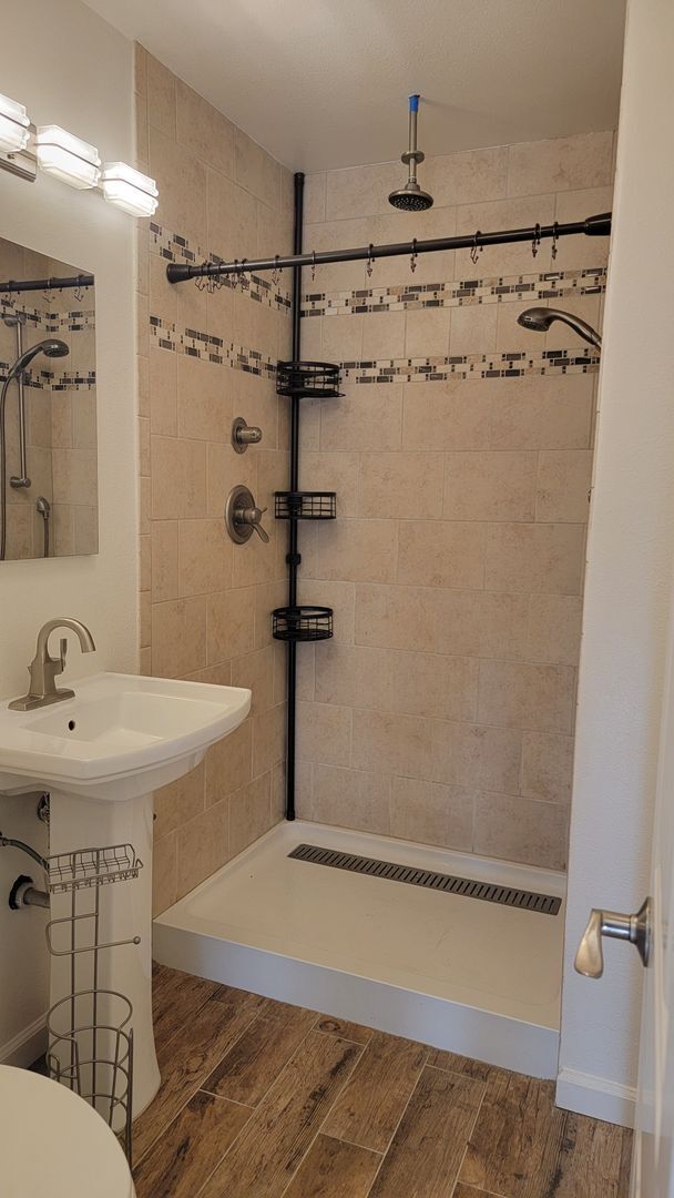 Building Photo - 3 Bed, 2 Bath House for Rent
