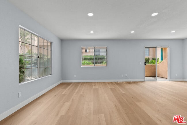 Building Photo - 18812 Vista Del Canon