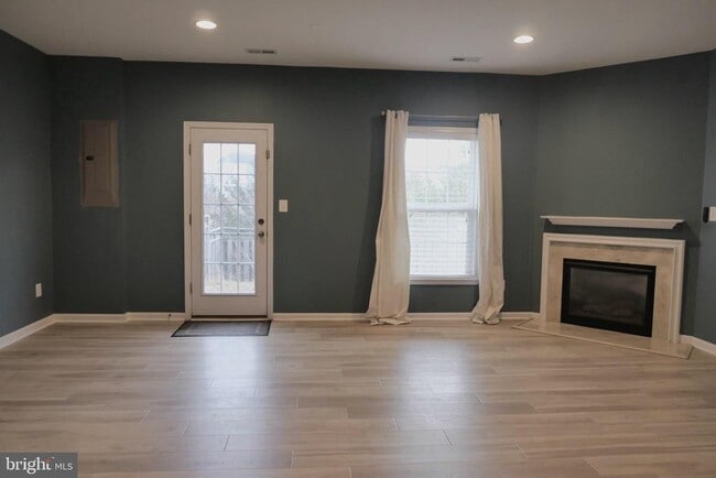 Building Photo - 25152 Sweet Myrtle Square