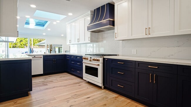 Building Photo - 5 bedroom, 5.5 bath, 4800 sq ft Prime Studio City Home with Pool and Hollywood Hills views