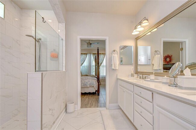 Building Photo - 15371 Caravan Ave