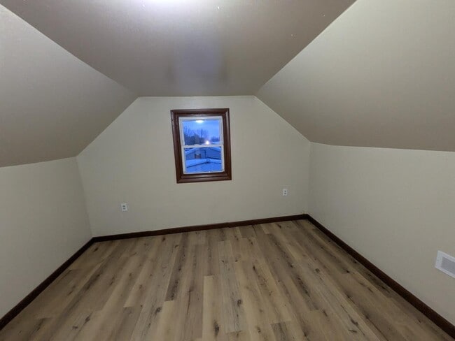 Building Photo - 1005 S Pittenger Rd