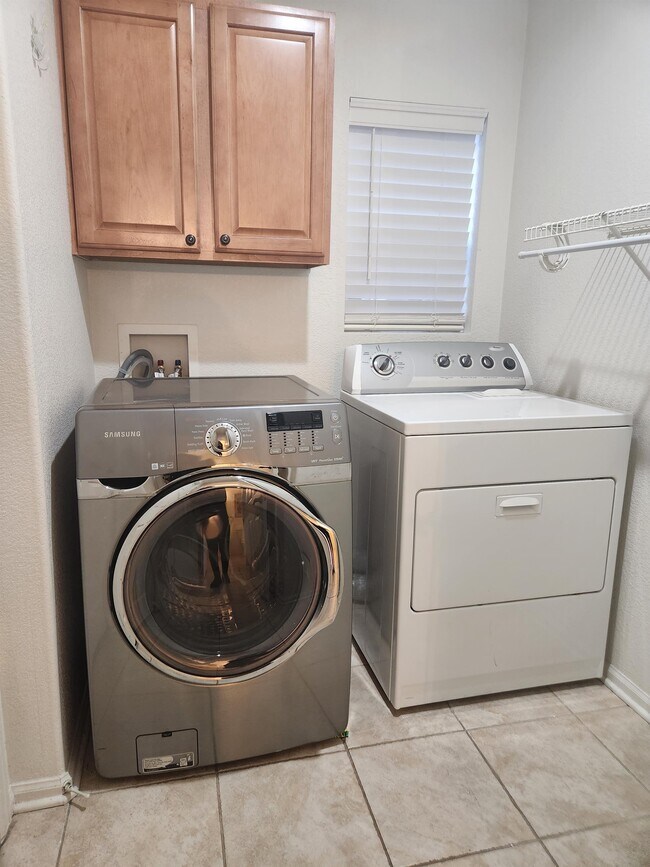 Building Photo - 9779 Mayfair St