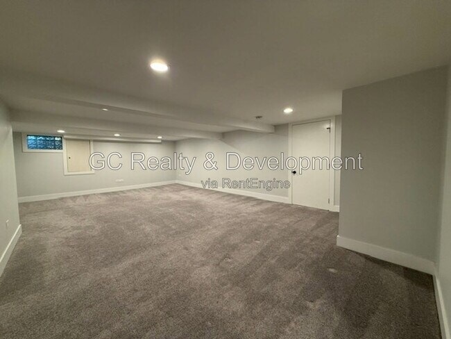 Building Photo - 255 Crest Rd