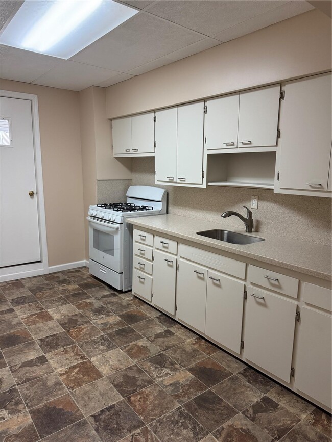 Building Photo - 62-21 60th Dr