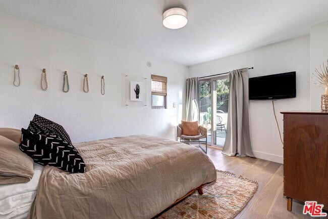 Building Photo - 810 Commonwealth Ave