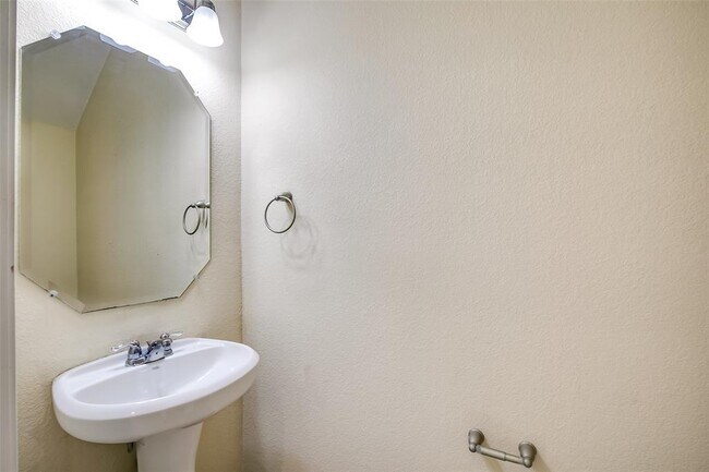 Building Photo - 3717 Dover Ferry Crossing