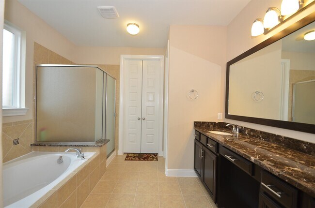 Building Photo - 27403 Canyon Reach Dr