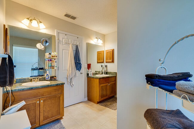 Building Photo - 412 Plate Dr