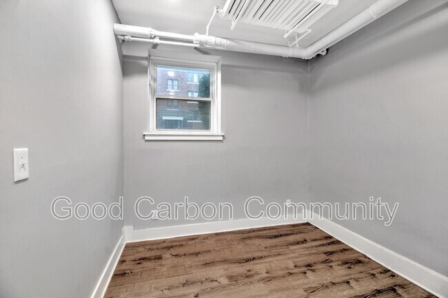 Building Photo - 2809 Main St