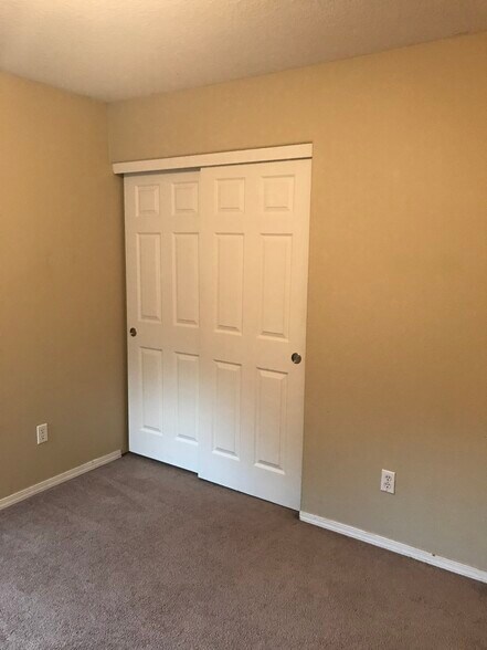 Building Photo - 3013 Main St