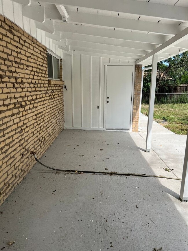 Building Photo - Rent-to-Own Ranch-Style Home in Henderson,...