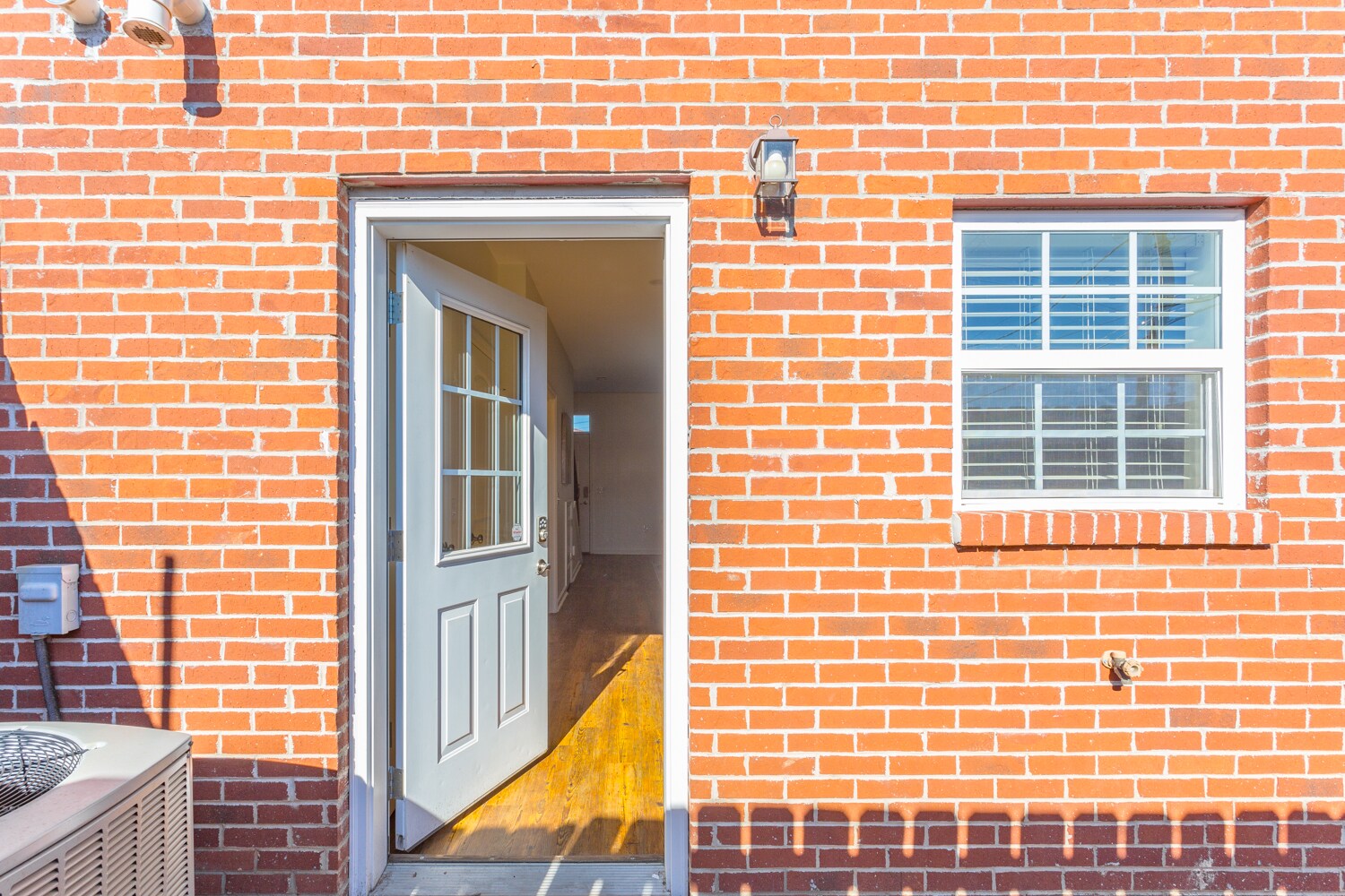 Building Photo - 274 Trunk St NE