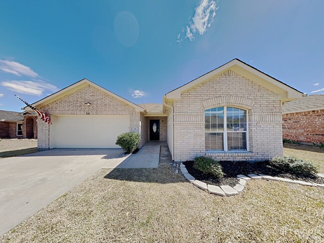Building Photo - 710 Green Acres Ln