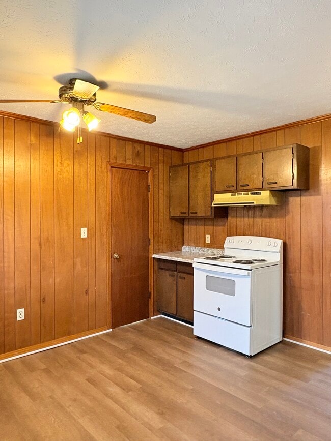 Building Photo - 1232 N Sunrise Dr