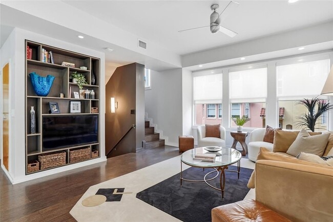 Building Photo - 106 Fareham Pl N