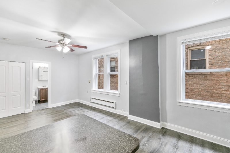 Building Photo - 5860 N Kenmore Ave