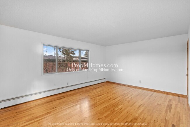 Building Photo - Updated One Bedroom Condo Within Walking D...