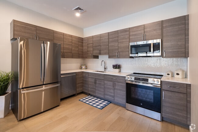 2BR, 2BA - 1005SF - The Falmouth - Highland Park