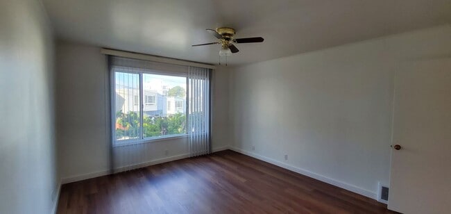 Building Photo - Beautifully Renovated Vintage  2 bedroom 2...