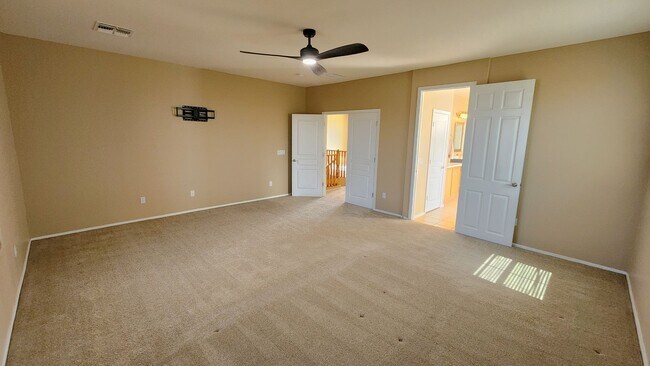 Building Photo - 4 Bedroom Home in the Sun Grooves Communit...