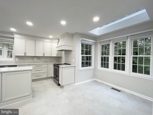 Building Photo - 6609 Heidi Ct