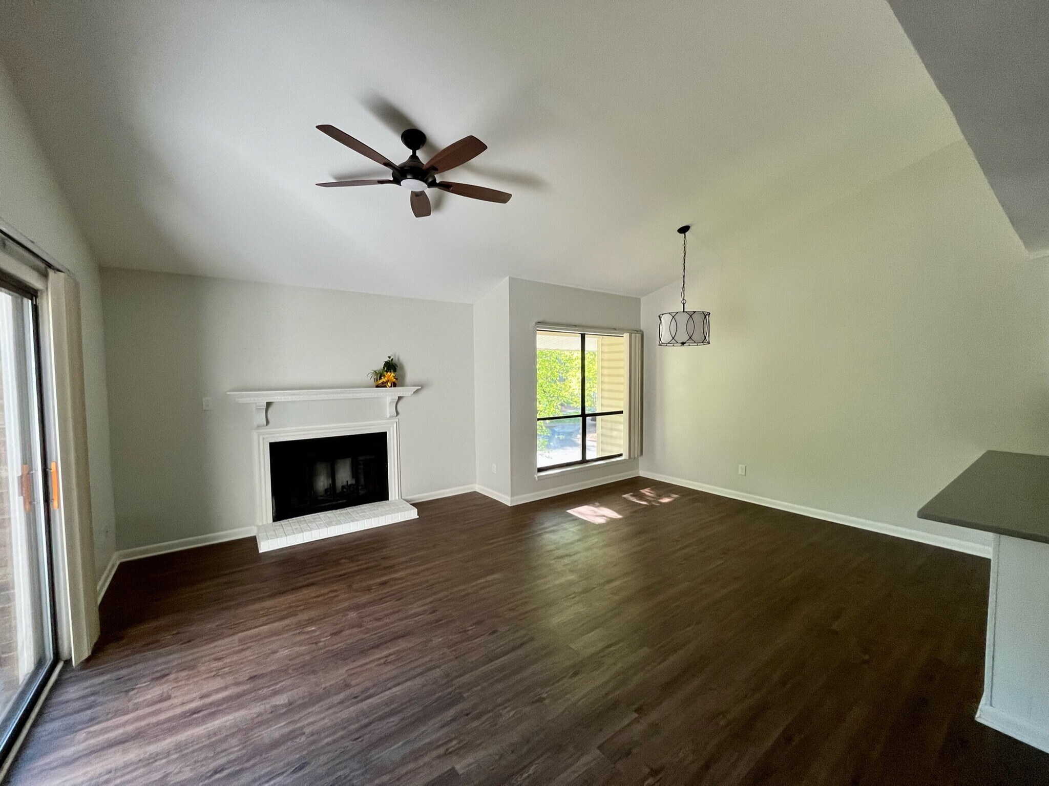 Building Photo - 132 Manhattan Ct