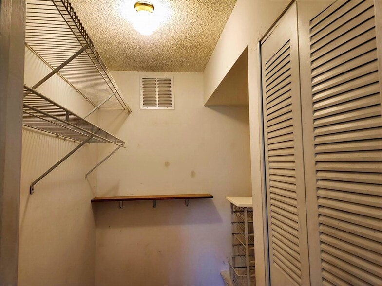 Building Photo - 2008 S Federal Hwy