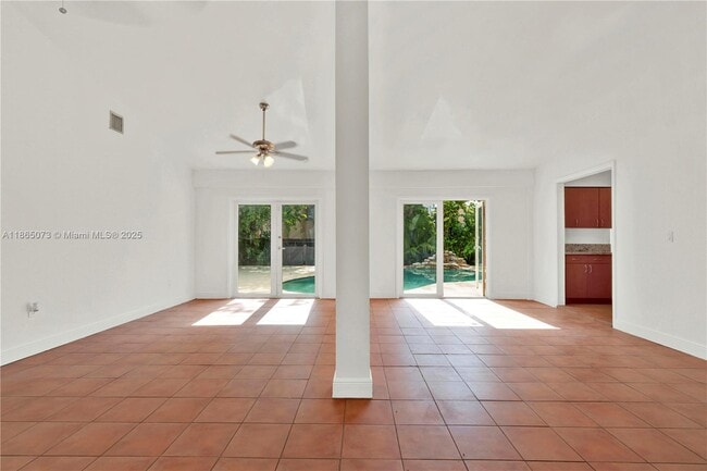 Building Photo - 15831 Palmetto Club Dr