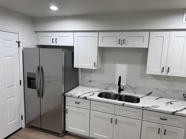 Building Photo - 2118 N Glenn Ave