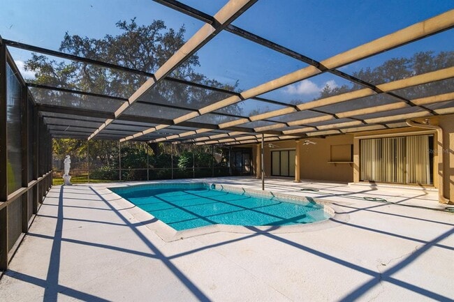 Building Photo - 10206 Lakeview Dr