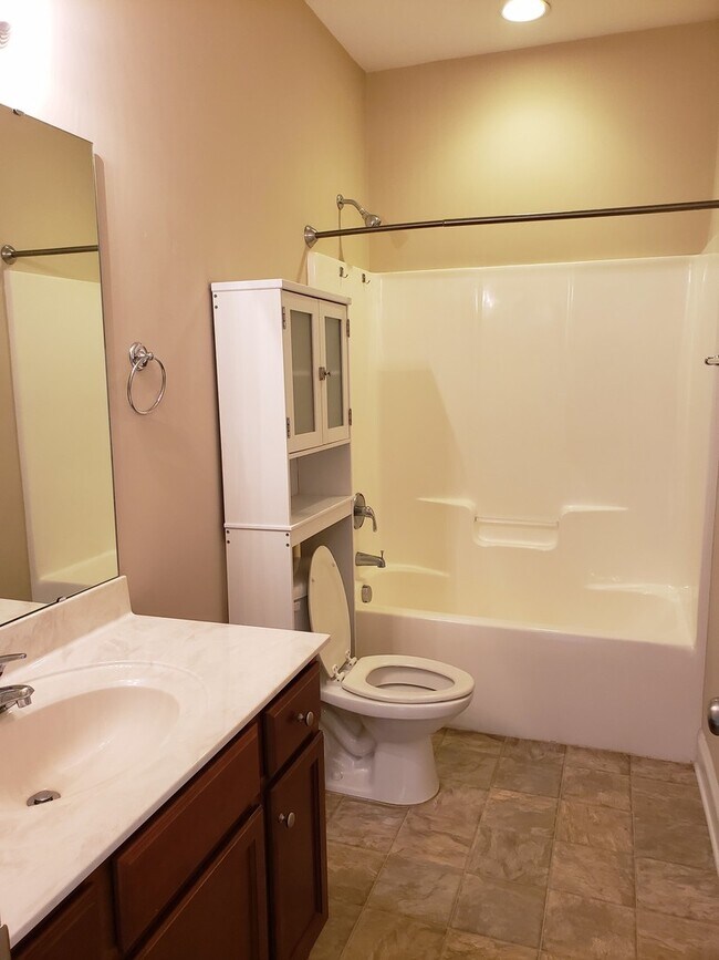 Building Photo - Dazzling 3 Bedroom Home with Bonus Room, Fenced Backyard! Located in Cooper Farms!