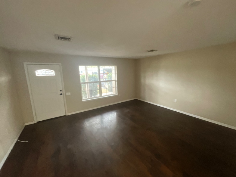 Building Photo - 11455 72nd Terrace N