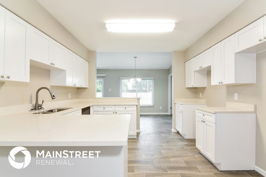 Building Photo - 17606 Shadyside Cir