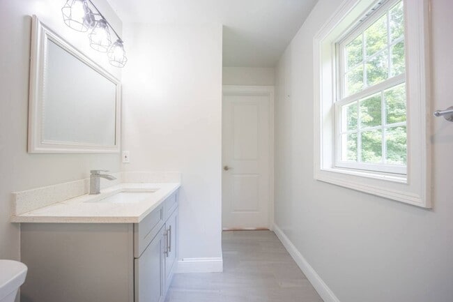 Building Photo - 1 Kewanee Rd