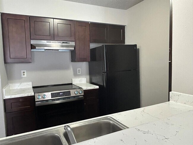 Building Photo - 10001 Westpark Dr