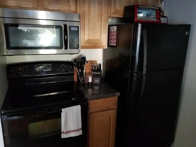 Building Photo - FULLY FURNISHED RESORT STYLE LIVING WITH MOUNTAIN VIEWS MOVE IN TODAY