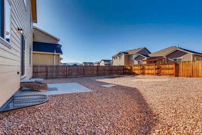 Building Photo - Evolve Real Estate: Available November 1 U...