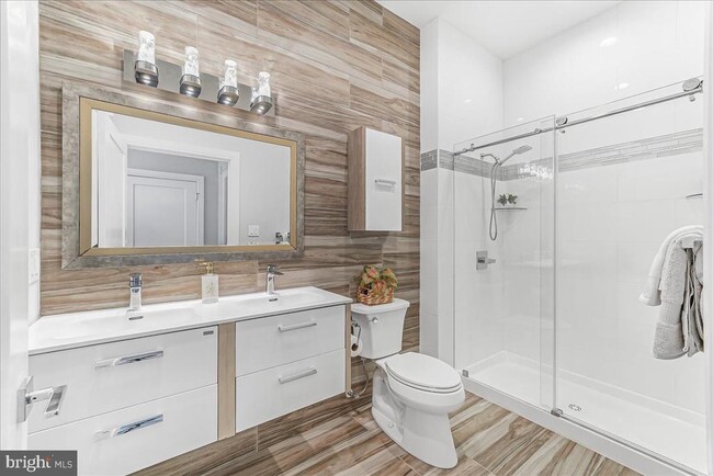 Building Photo - 537 Apple St