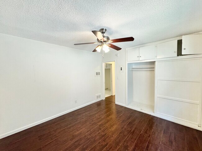 Building Photo - 3718 Mentone Ave
