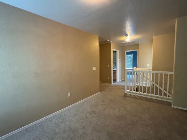 Building Photo - Stylish 3-Bed Home with Loft & Low-Maintenance Backyard in Phoenix