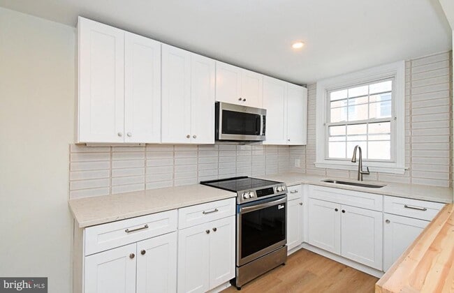 Building Photo - 2219 Ardmore Ave