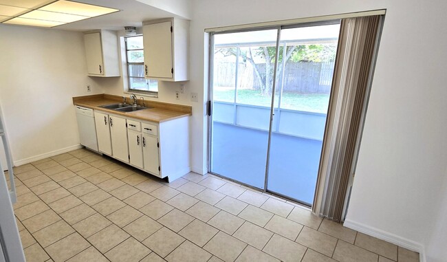Building Photo - 126 Fiesta Dr