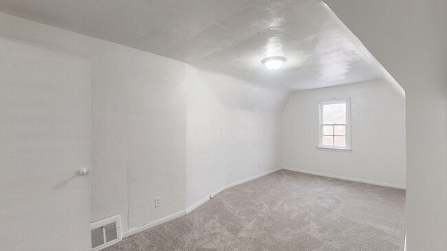 Building Photo - 3863 E 154th St