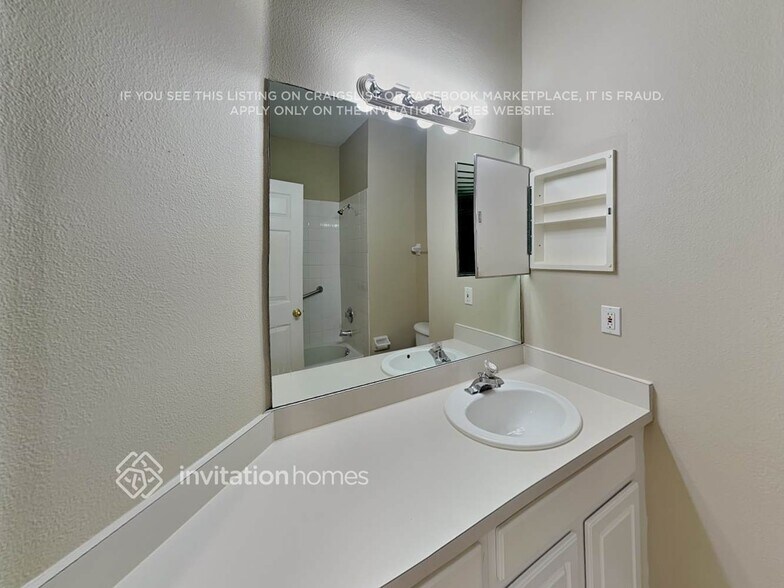 Building Photo - 13707 Ogakor Dr