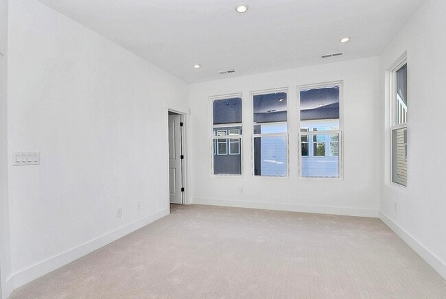 Building Photo - 5027 Duchess Dr