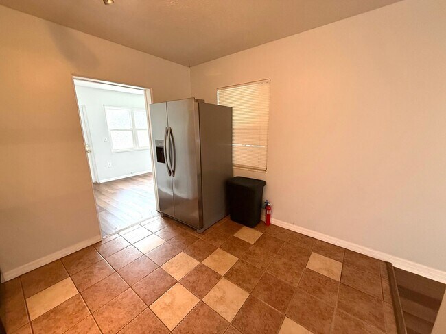 Building Photo - 3310 New England St